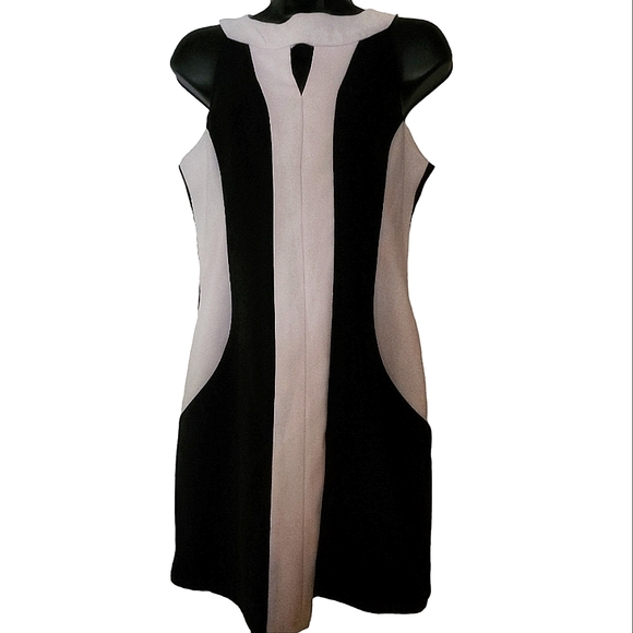 Signature By Sangria SZ 4P Black & White Sleeveless Keyhole Colorbock Mini Dress - Picture 13 of 13